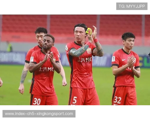 六万球迷盼对攻却遇保守,上海海港夺冠战术引发争议 六万球迷盼对攻却遇保守,上海海港夺冠战术引发争议