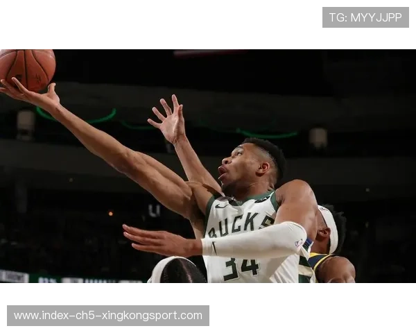 字母哥强攻篮下,雄鹿把握篮板优势 字母哥强攻篮下,雄鹿把握篮板优势