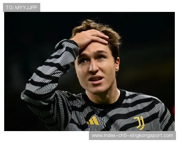 尤文后场直传连线基耶萨形成大范围突破的战术魅力